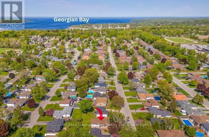 Property Photo:  1010 Glen Eagles Crescent  ON L4R 2R1 