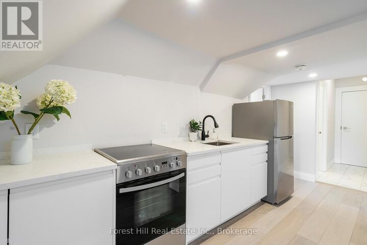 Property Photo:  114 Ontario Street B  ON L9Y 1M3 