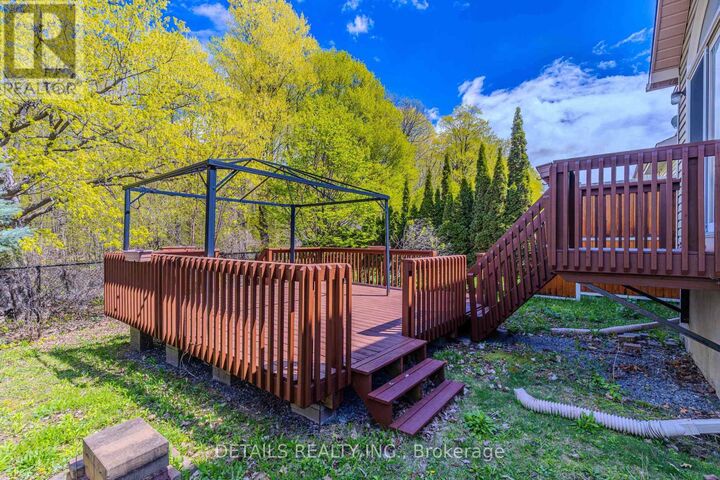 Property Photo: 134 Tacom Circle ON K2G 4R1