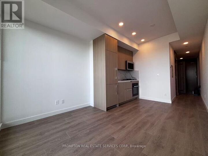 Property Photo: 18 Esther Shiner Boulevard 2607 ON M2K 0J7