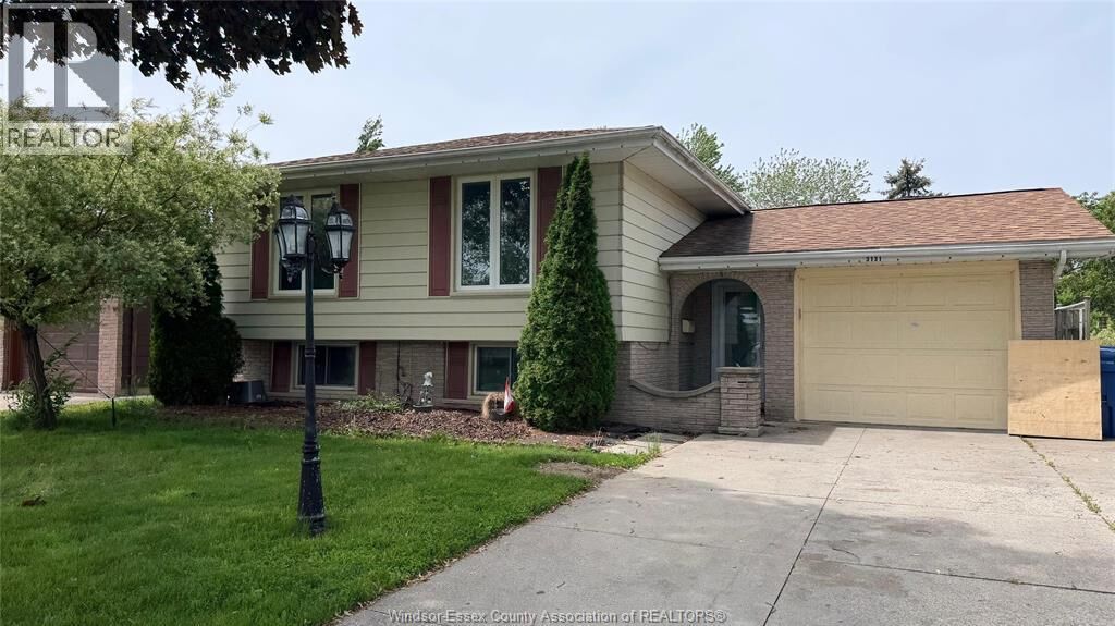 Property Photo:  3131 Briarbank  ON N8R 1T1 