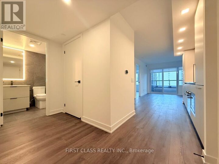Property Photo:  609 Sherbourne Street 911  ON M4X 0A4 