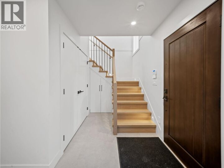 Property Photo:  3786 Peter Street 3  BC V5J 1N4 