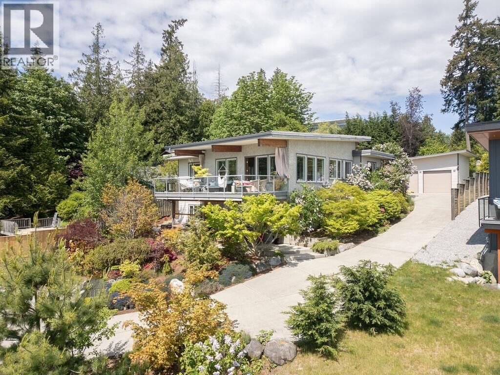 Property Photo: 6260 Sunrise Boulevard BC V7Z 0R5