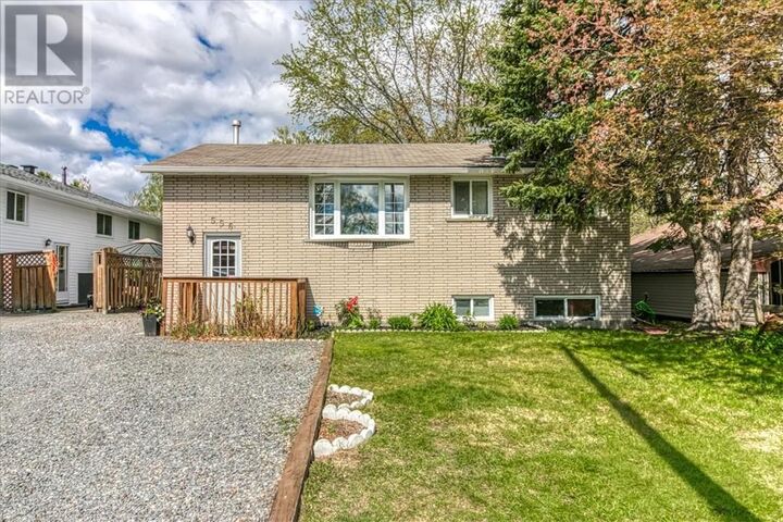 Property Photo:  556 Phillip Street  ON P3Y 1M5 