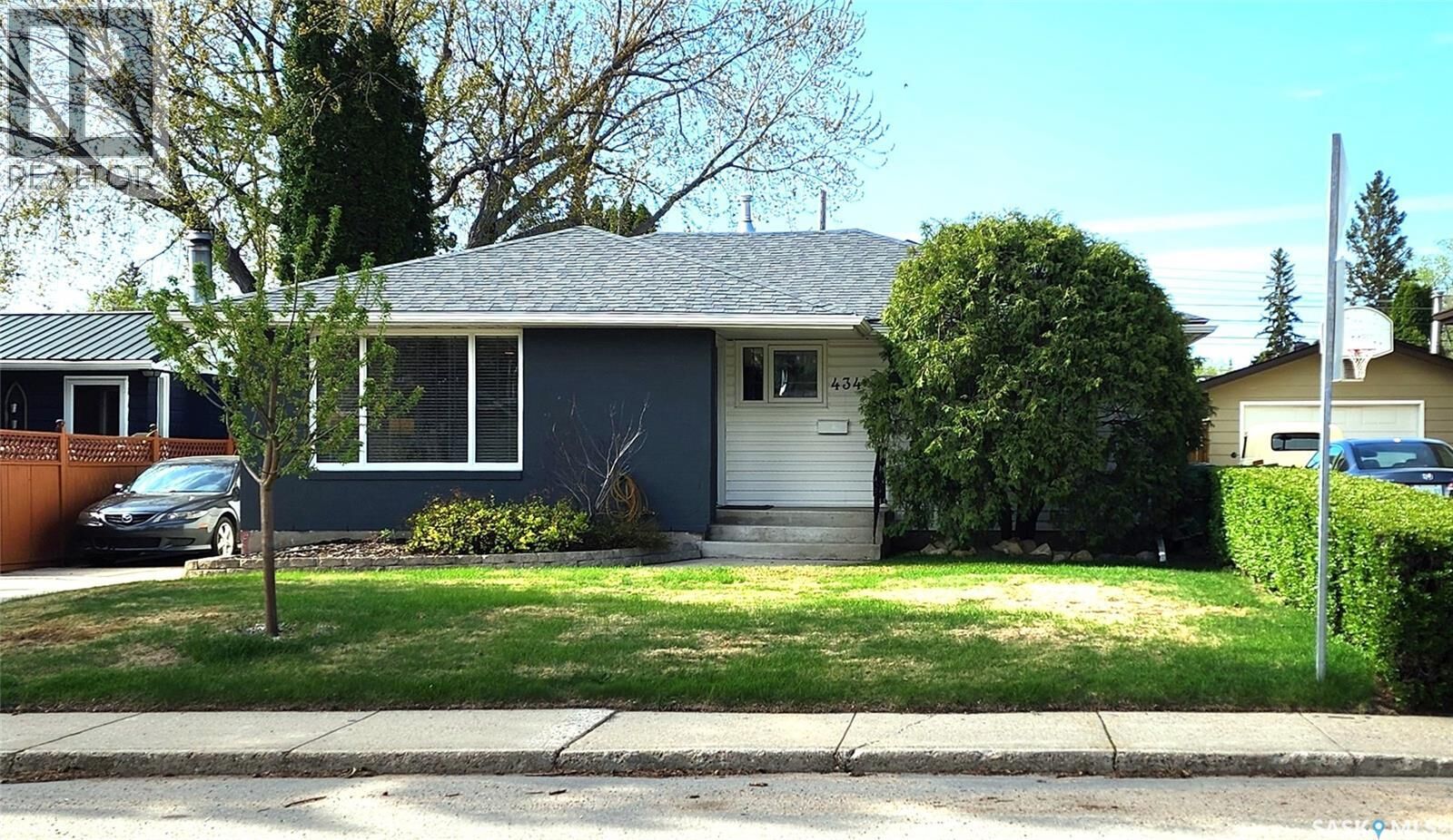 Property Photo:  434 Ash Street E  SK S7J 0K5 