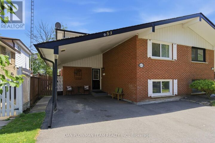 Property Photo: 653 Berwick Crescent ON L1J 3E6