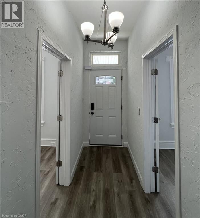 Property Photo:  44 Madison Avenue  ON L8L 5Y4 