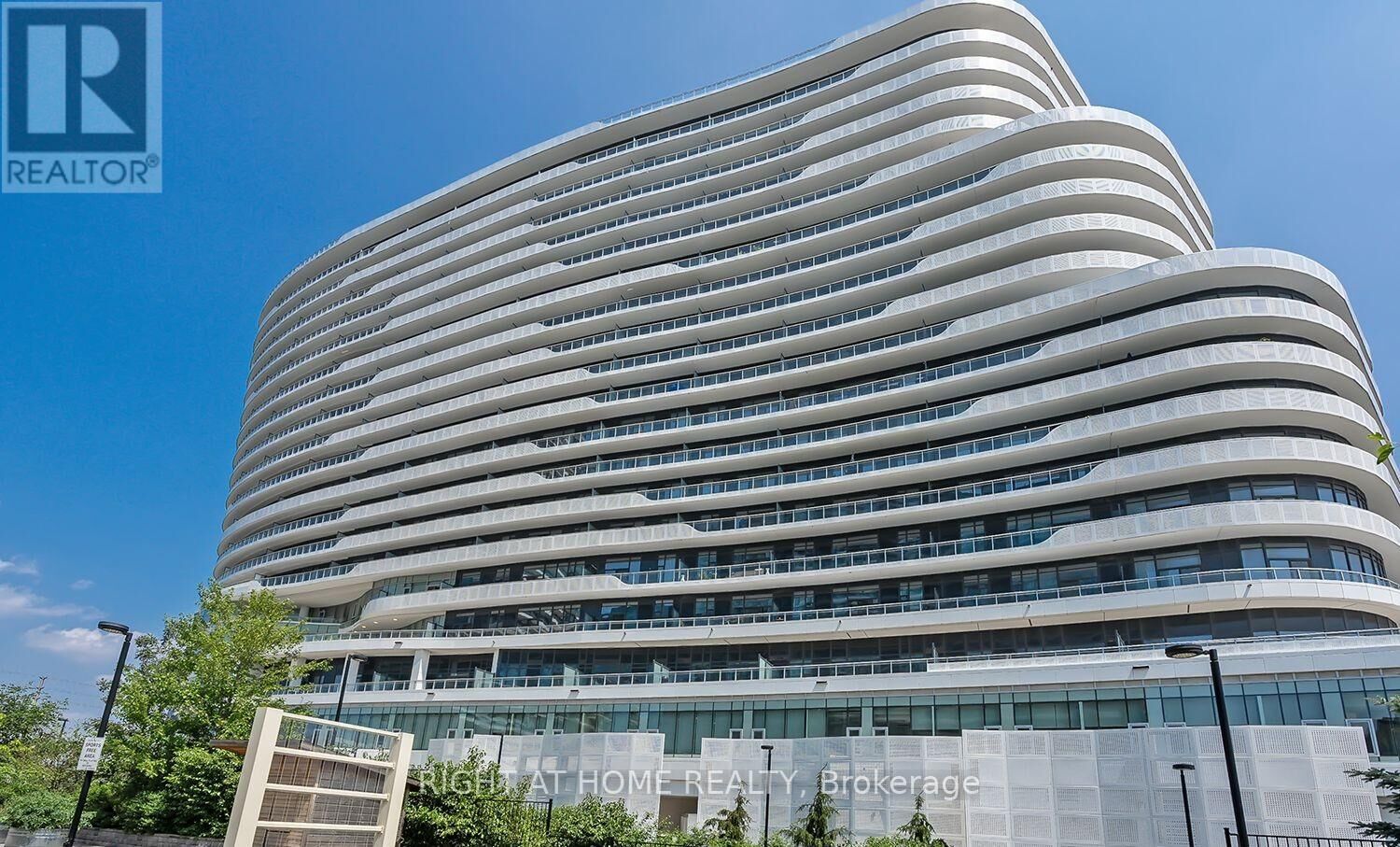 Property Photo:  2520 Eglinton Avenue West 1011  ON L5M 0Y4 