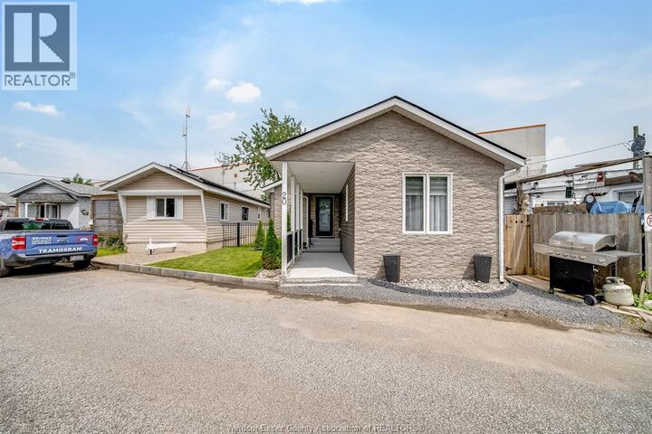 Property Photo:  20 Bonita Avenue  ON N8W 2B5 