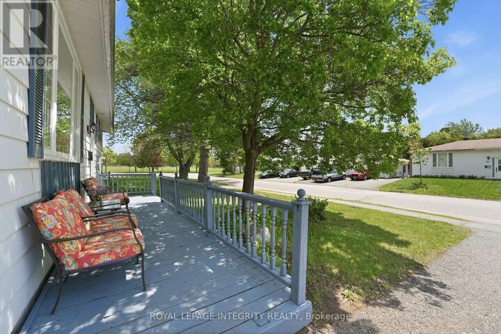 Property Photo:  5 Sheldrake Drive  ON K2L 1S5 