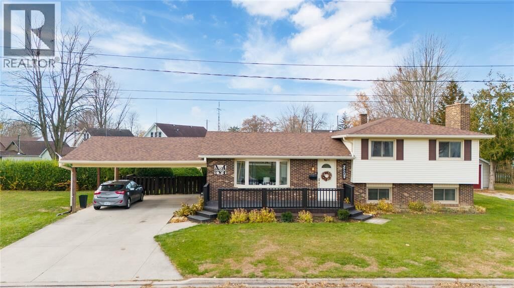 Property Photo:  671 Nelson Street  ON N8A 4H5 