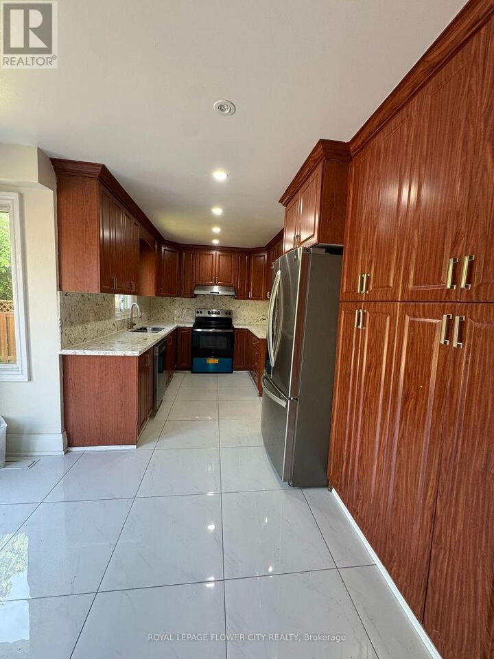 Property Photo: 116 Flowertown Avenue ON L6X 3Y6