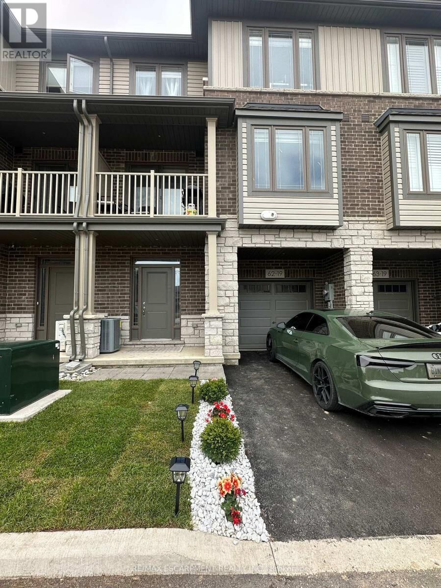 Property Photo:  19 Picardy Drive 62  ON L8J 0M7 