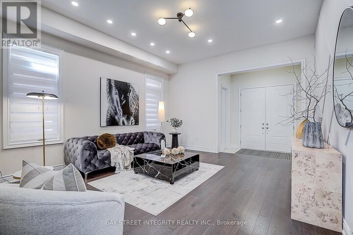 Property Photo:  38 Settlers Road East  ON L6H 0Y8 
