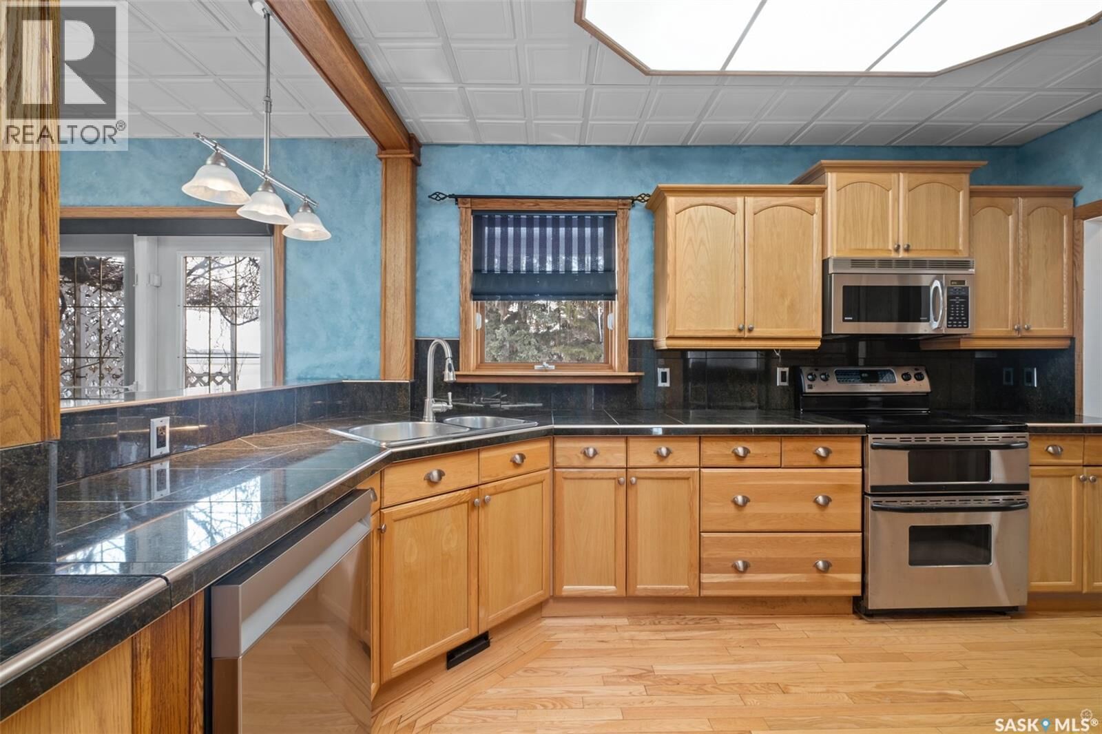 Property Photo: 1027 4th Street E SK S6V 0L1