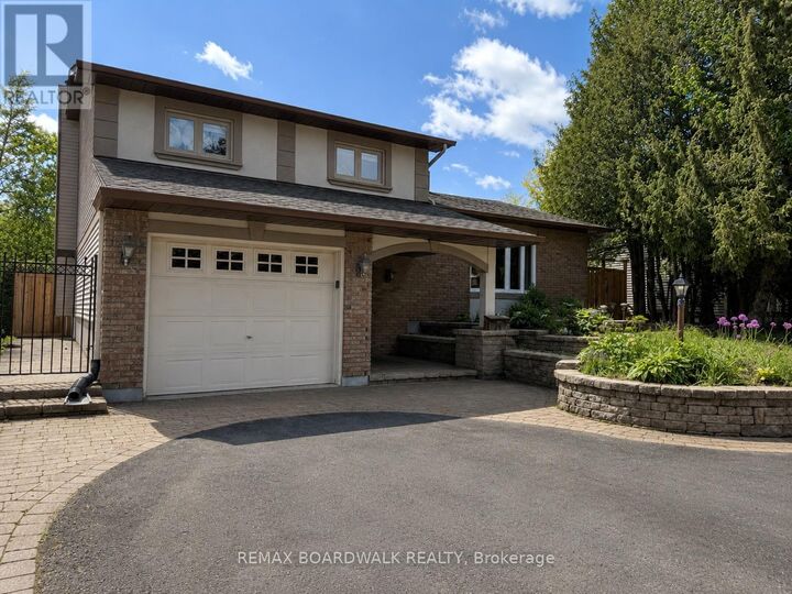 Property Photo:  22 Bartley Crescent  ON K2J 2J7 