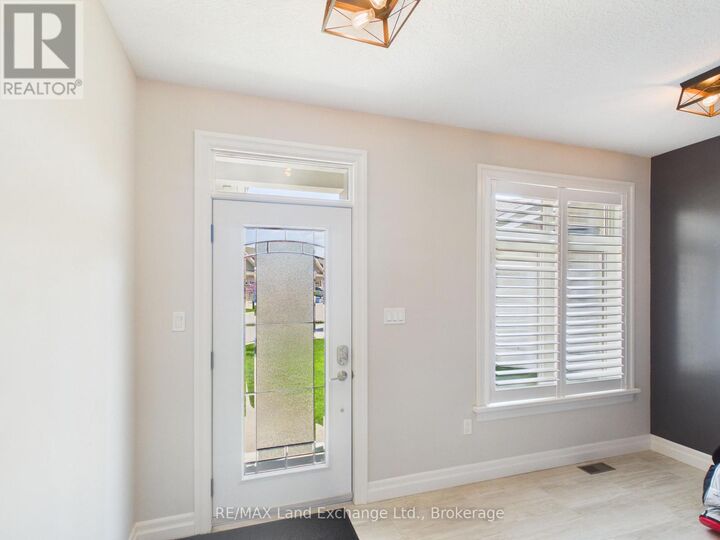 Property Photo:  552 Durham Street 11  ON N2Z 0G5 