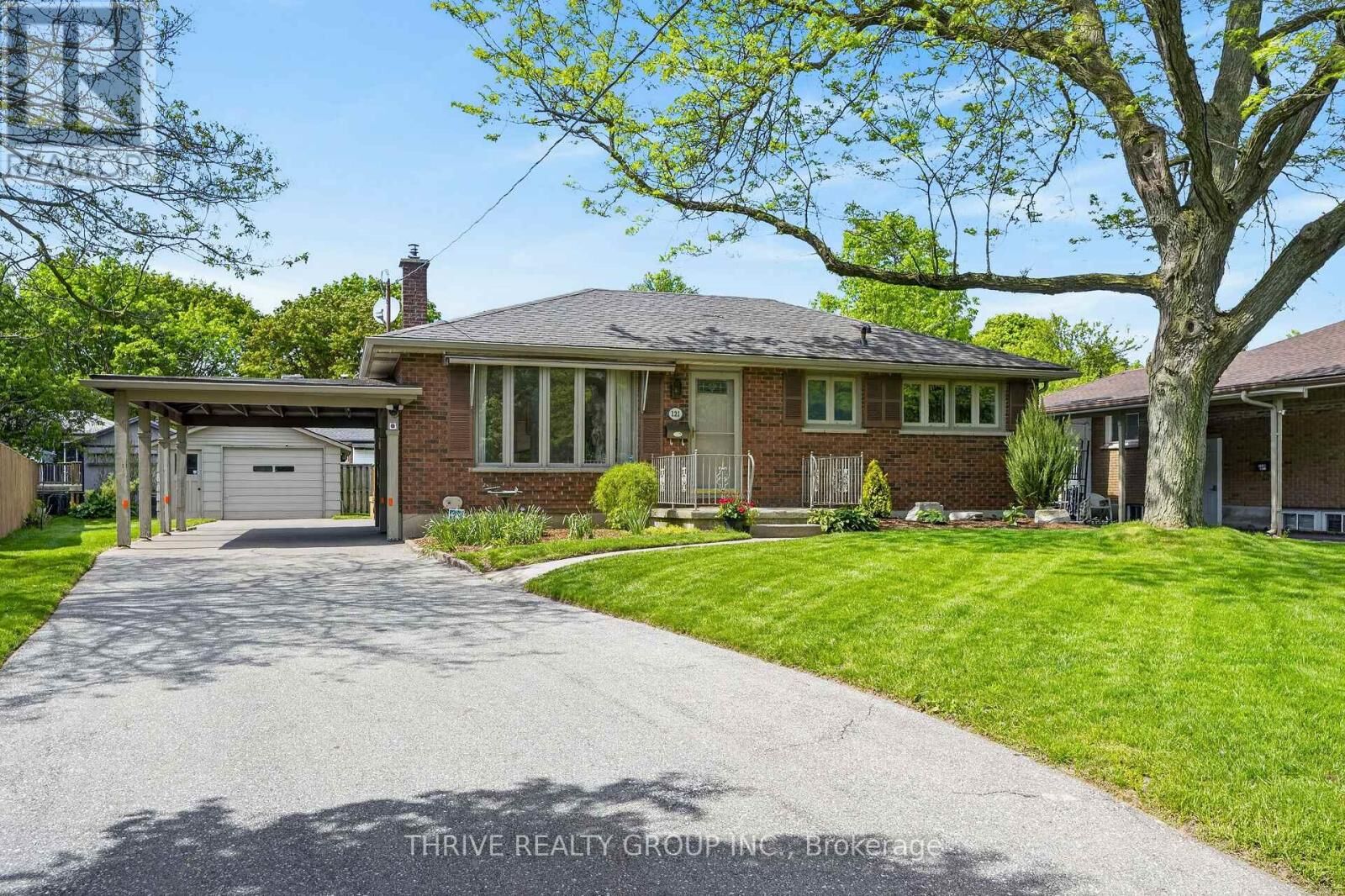 Property Photo: 121 Bow Street ON N5V 1B3