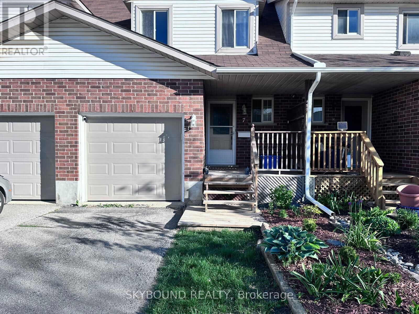 Property Photo:  360 Cornridge Place 7  ON N2T 2N9 