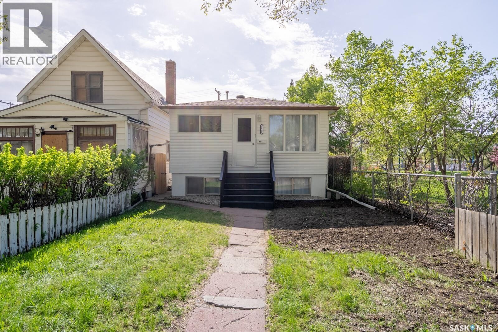 Property Photo:  1840 Quebec Street  SK S4P 1J5 