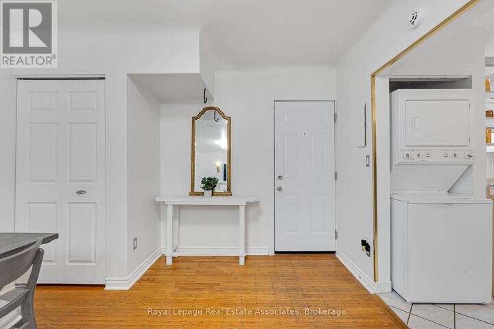 Property Photo: 2 Vineland Avenue 15 ON L8M 1R4