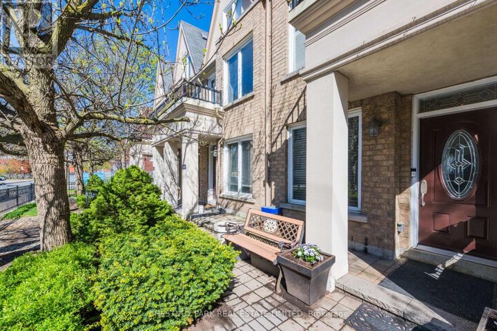 Property Photo: 140 Bathurst Street Th8 ON M5V 3N8