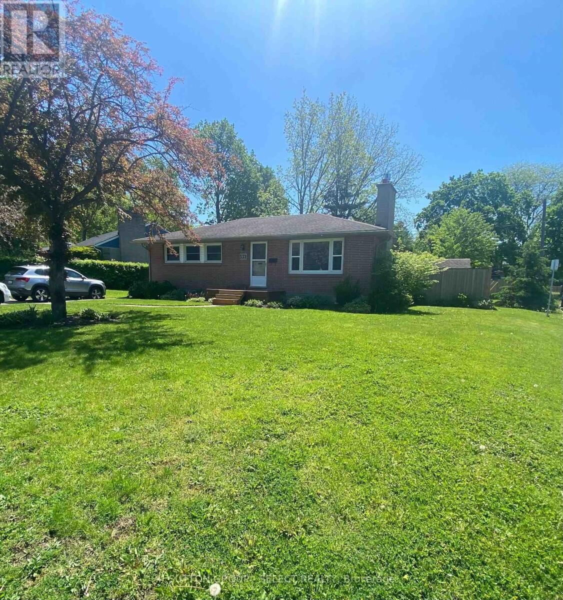 Property Photo:  332 Ridgewood Crescent  ON N6J 3G6 