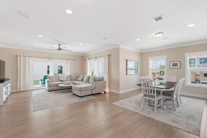 Property Photo: 105 Circle Drive FL 32456