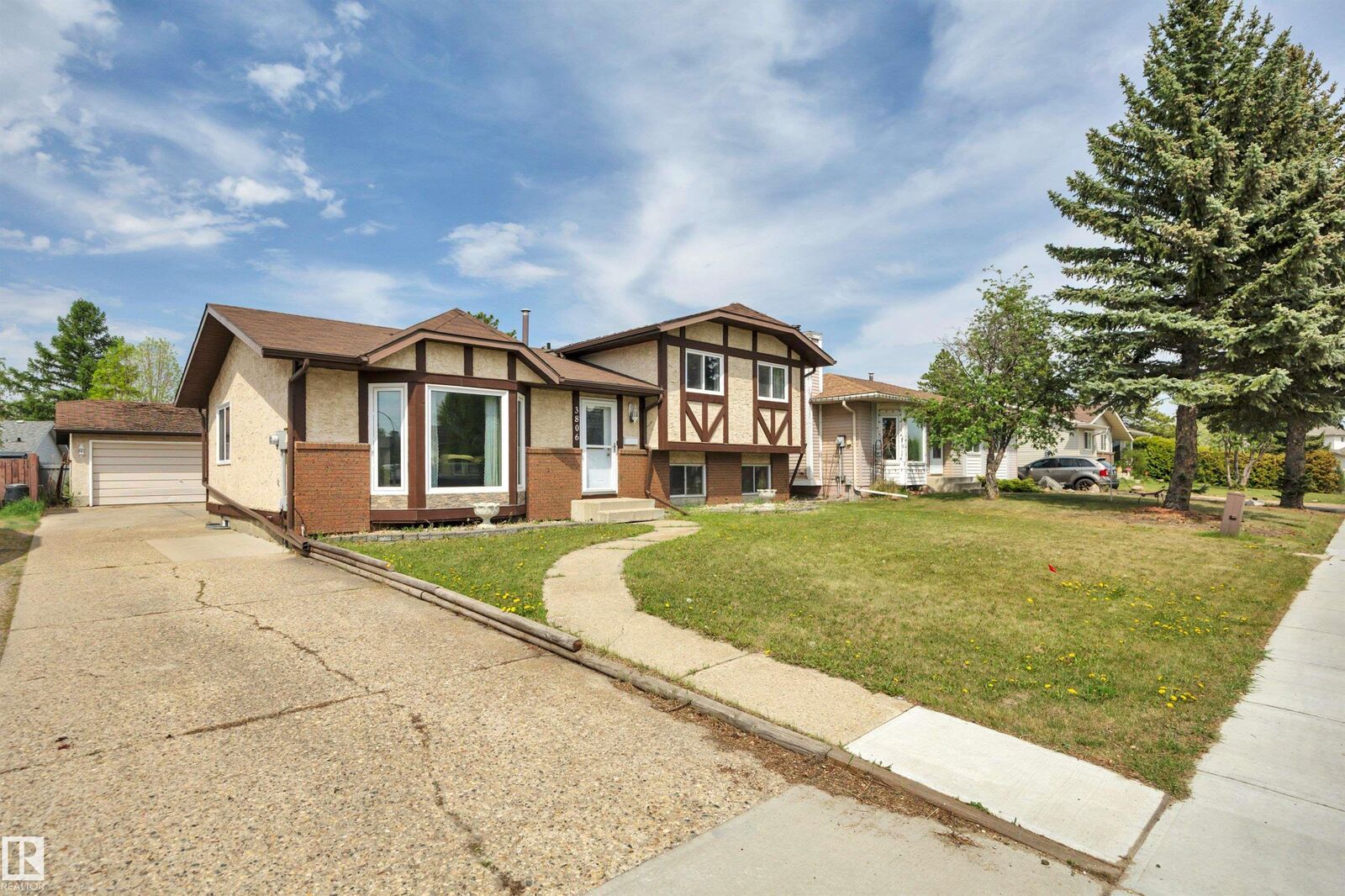 Property Photo: 3806 33 Avenue AB T9E 6E5