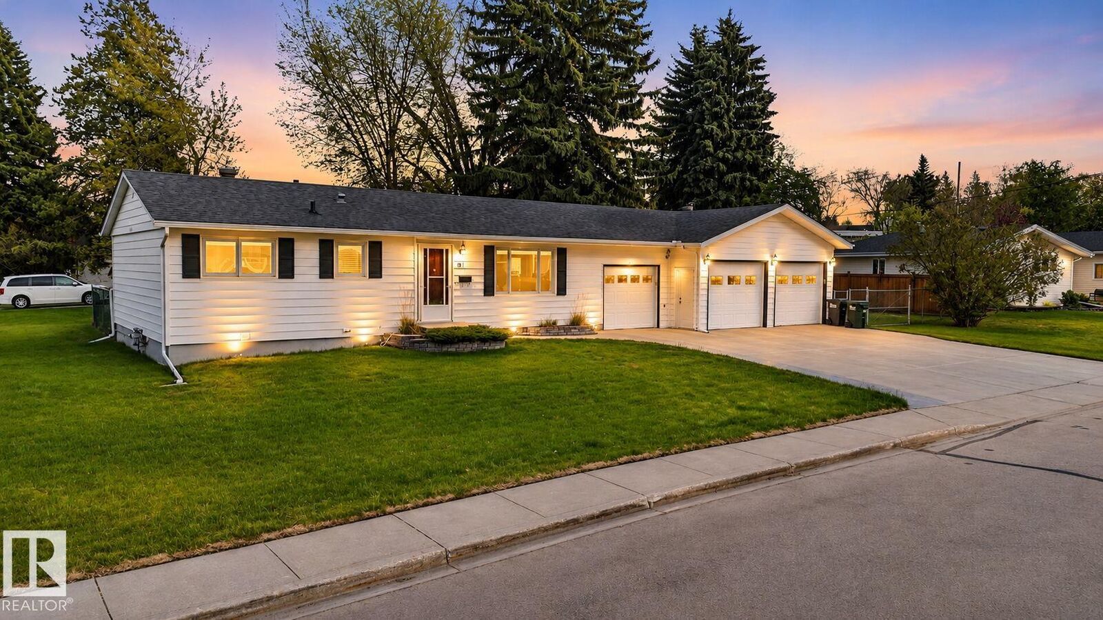 Property Photo: 21 Cypress Avenue AB T8A 1J5