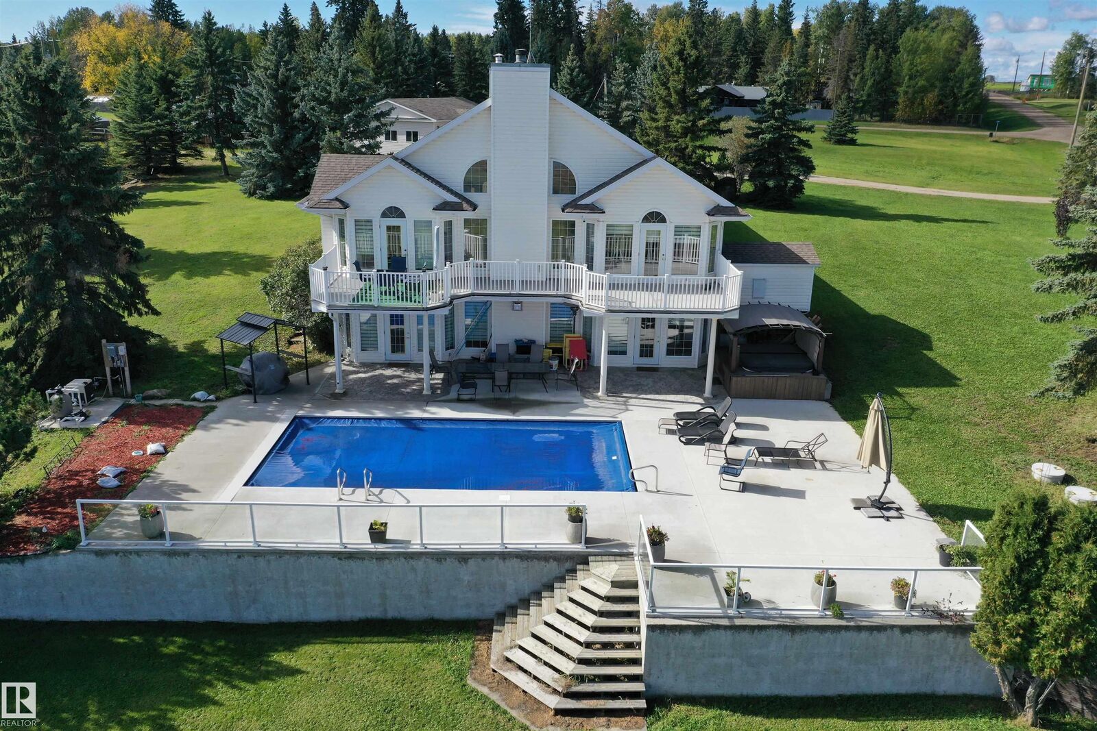 Property Photo:  205 1 Avenue  AB T0C 0T0 