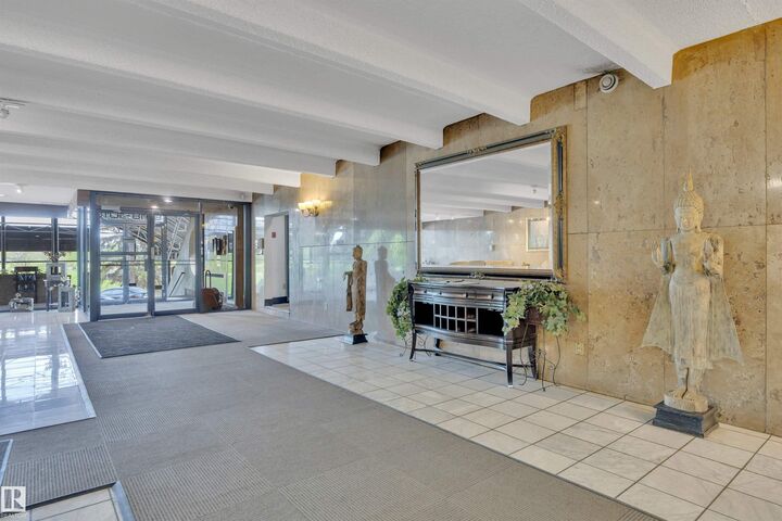 Property Photo:  9918 101 Street NW 1907  AB T5K 2L1 