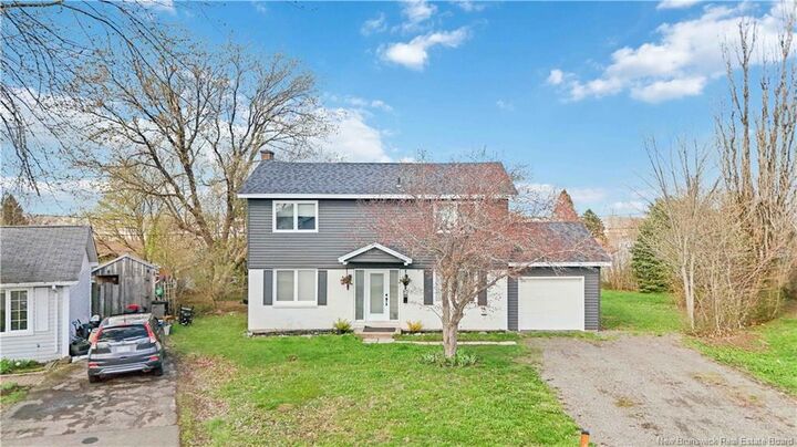80 Ealey Crescent — photo 1