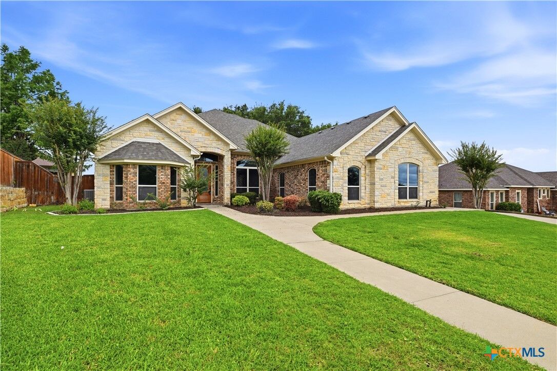 Property Photo:  8006 Ridgeway Court  TX 76559 