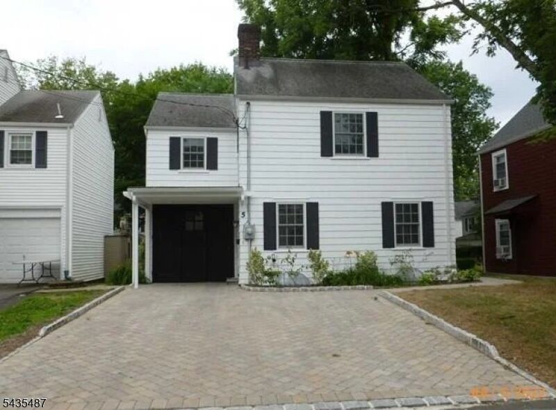 Property Photo: 5 Aberdeen Pl NJ 07410