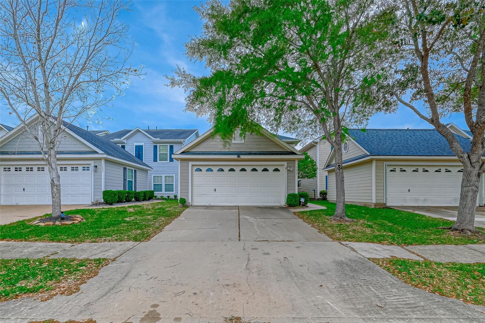 Property Photo:  5827 Silver Oak  TX 77459 