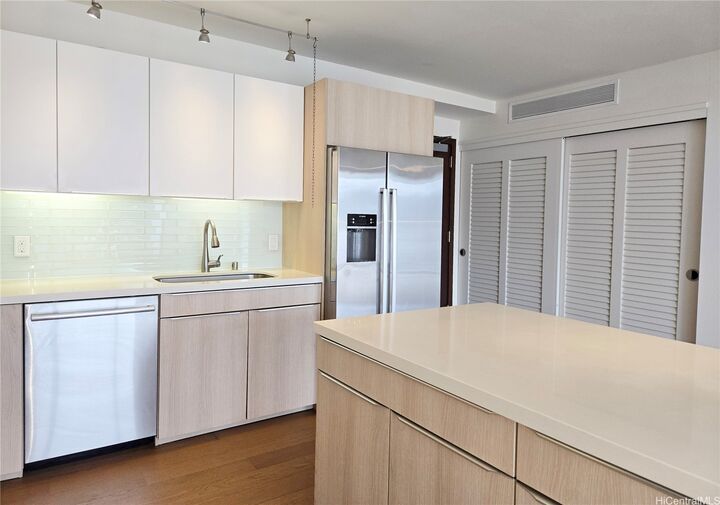 Property Photo:  888 Kapiolani Boulevard 4112  HI 96813 