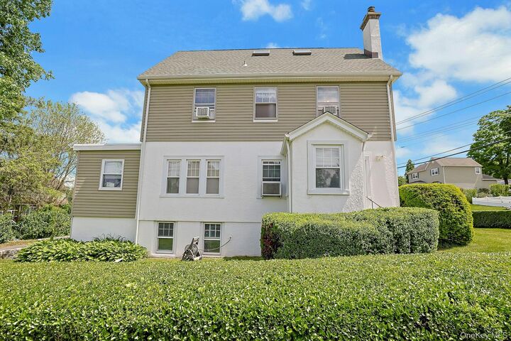Property Photo:  533 Manhattan Avenue  NY 10594 