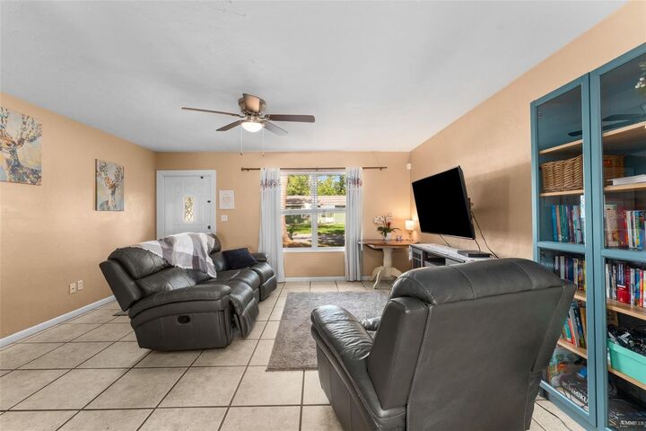 Property Photo:  6511 NW 29th Terrace  FL 32653 