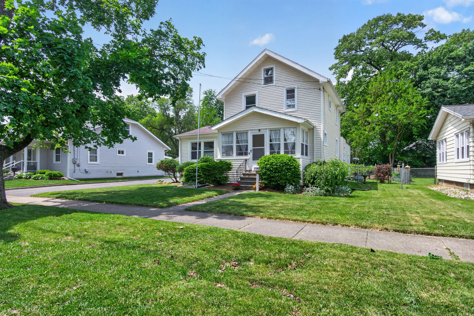 Property Photo: 214 N Durand Street MI 49202