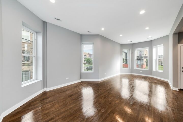 Property Photo:  4140 W Wilcox Street  IL 60624 