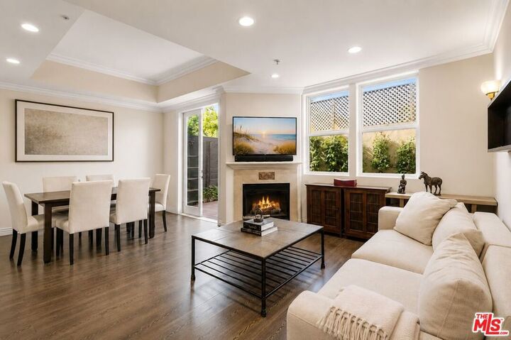 Property Photo:  1050 N Edinburgh Avenue 103  CA 90046 