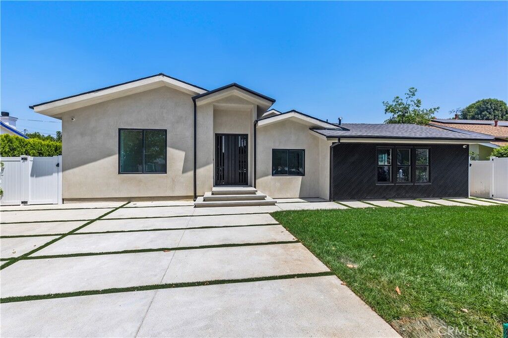 Property Photo:  19041 Schoenborn  CA 91324 