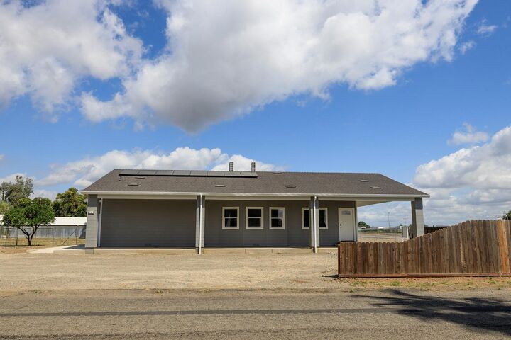 Property Photo: 720 N 2nd Street CA 95363