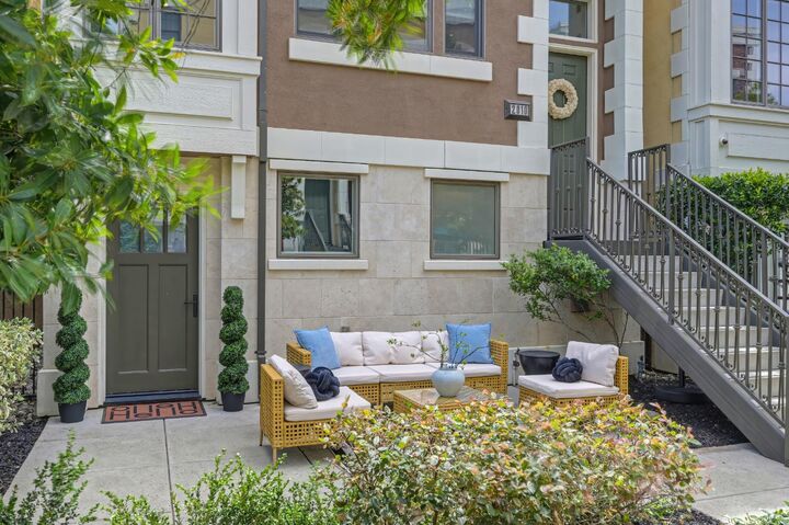 Property Photo:  2010 Vizcaya Walk  CA 95818 
