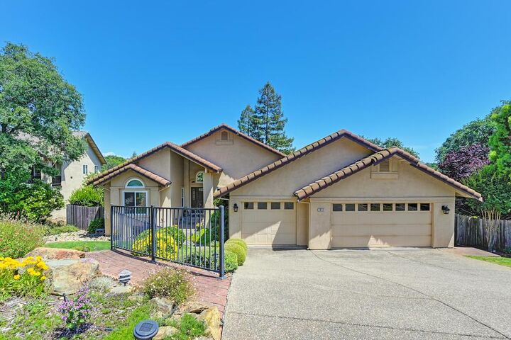 Property Photo: 1915 Sapphire Way CA 95762
