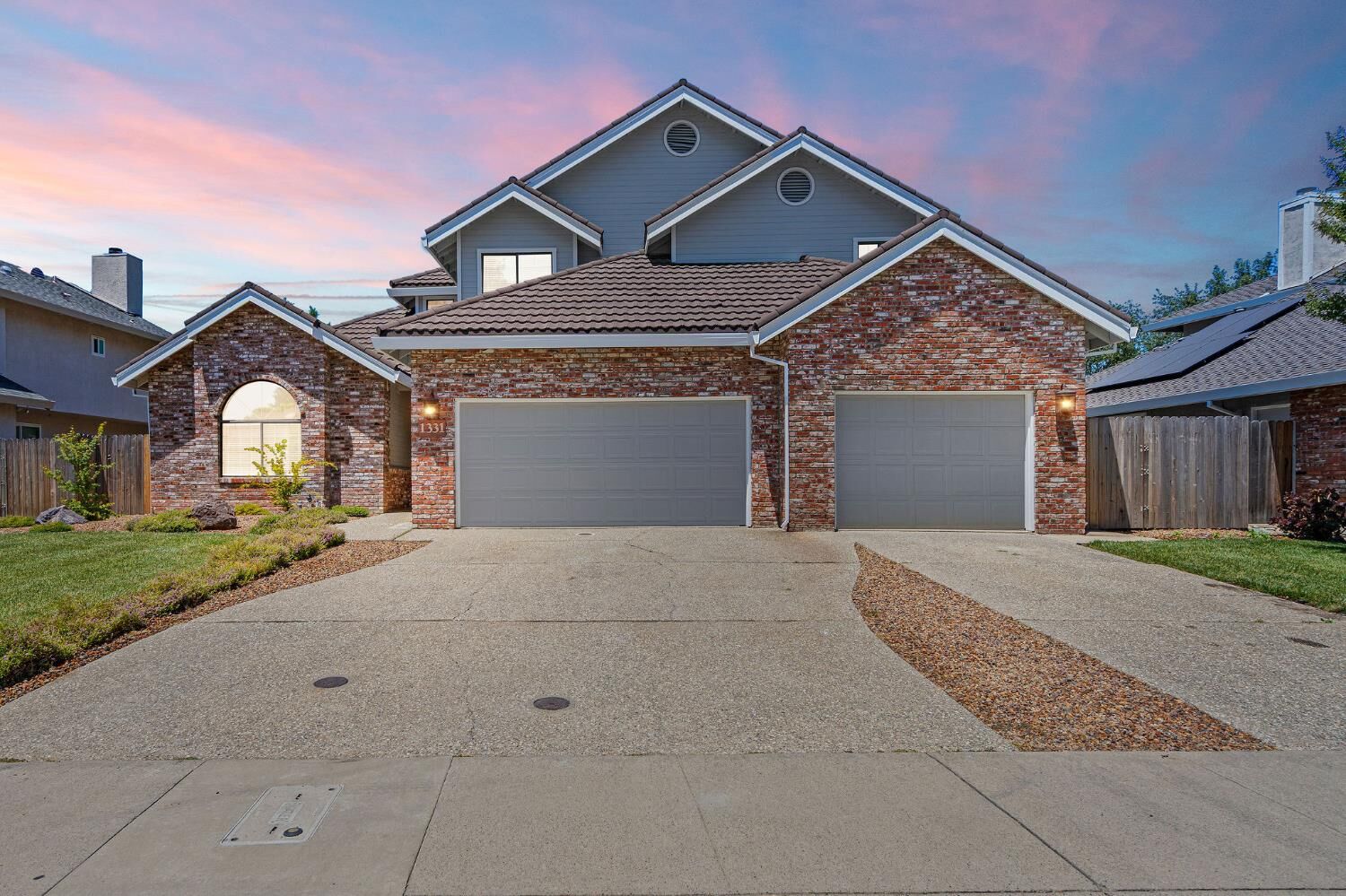 Property Photo: 1331 Manzano Way CA 95831