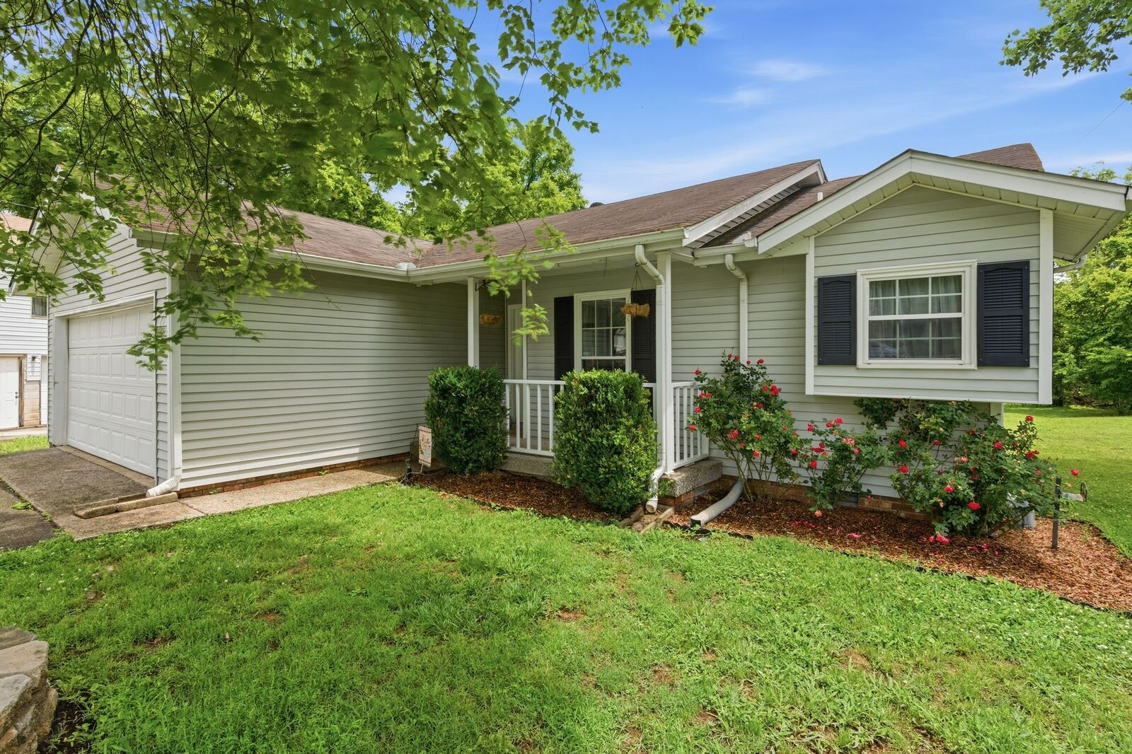 Property Photo: 4305 Falling Leaf Ln TN 37207