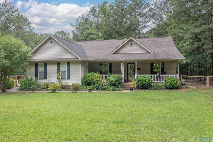 Property Photo:  315 Oak Hill Drive  AL 35960 
